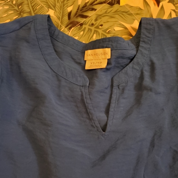 Van Heusen - Picture 2 of 3